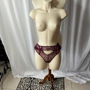⸻

✨ Victoria’s Secret Dream Angels Plum Lace Thong | Size M ✨